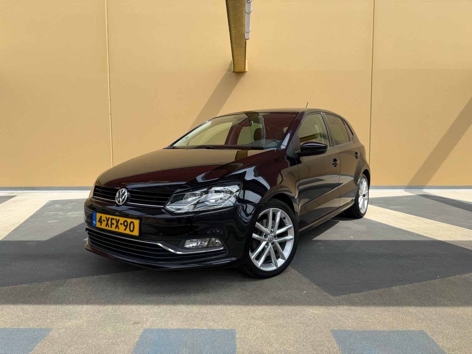 Volkswagen Polo 1.2 TSI zwart | NAP | Origineel NL | VOL, Stof, 40 €/maand, 4 cilinders, Zwart