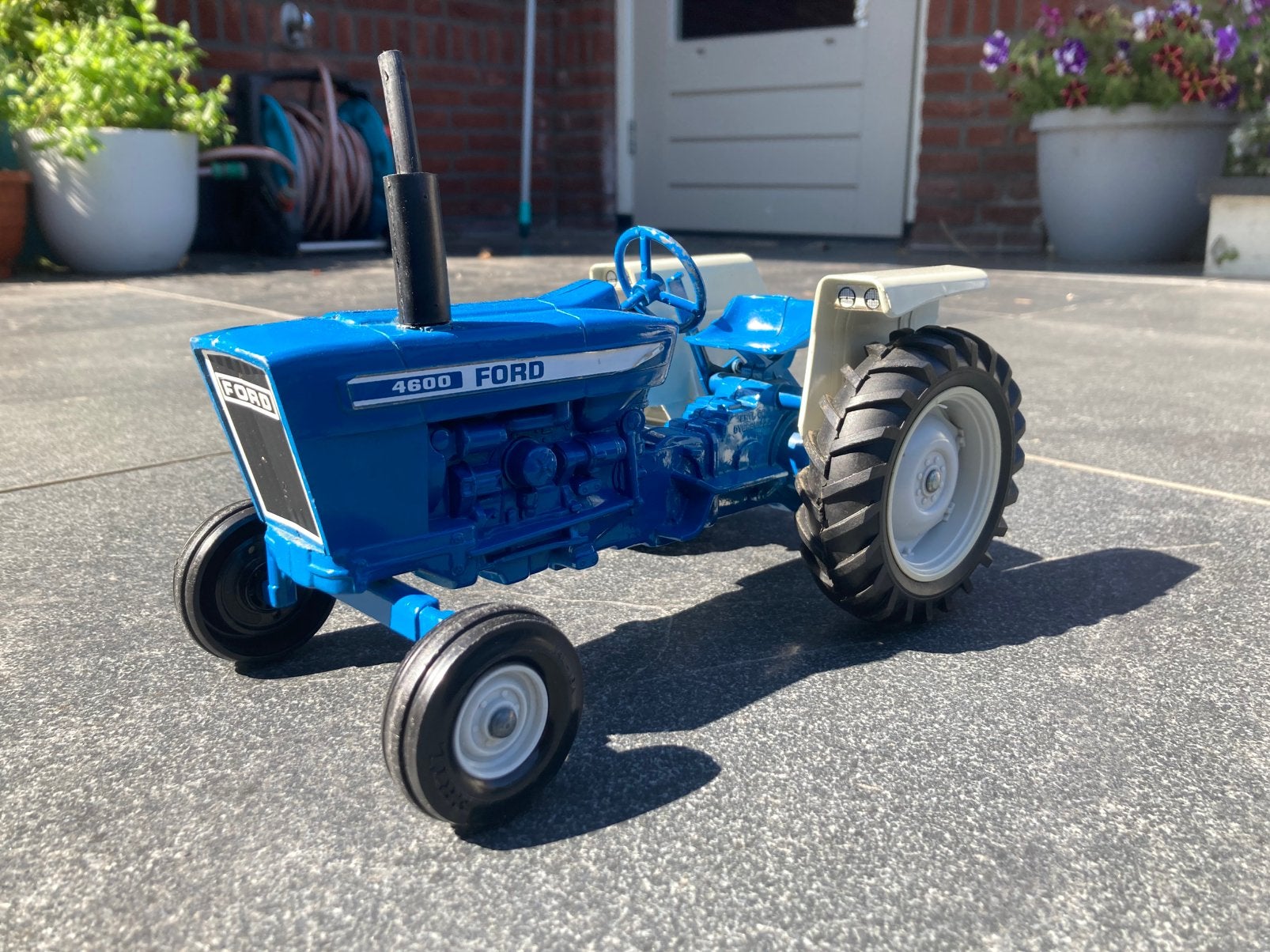 Ford 4600 Ertl 1/12, Ophalen of Verzenden, Zo goed als nieuw, 1:9 t/m 1:12, Overige typen