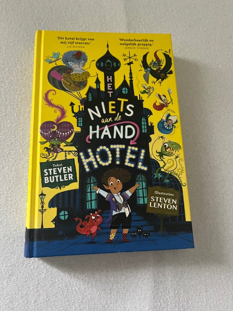 Boek ‘Niets aan de hand hotel’, Boeken, Ophalen, Zo goed als nieuw