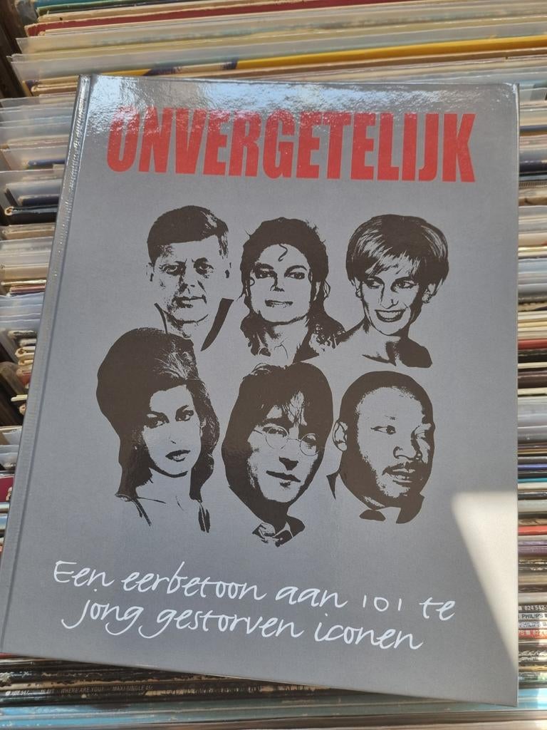 Onvergetelijk: Eerbetoon aan 101 te jong gestorven iconen, Ophalen of Verzenden, Zo goed als nieuw, Tim Hill, Film, Tv en Media