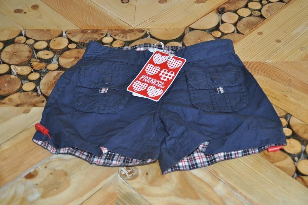 Nieuwe donkerblauwe korte broek Frendz 122, Broek, Meisje, Ophalen of Verzenden, Nieuw
