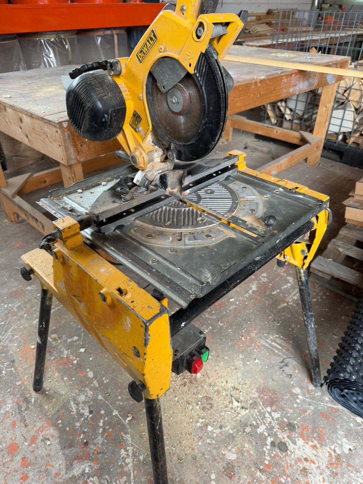 Foto 2 van DeWalt flipover combizaag