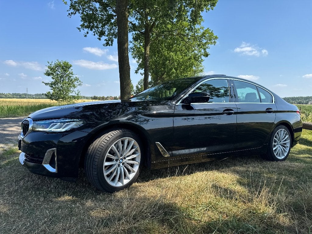 BMW 5-Serie 540i 333pk Xdrive Aut 2021 Zwart, Auto's, BMW, Automaat, 15 km/l, Zwart, 2000 kg