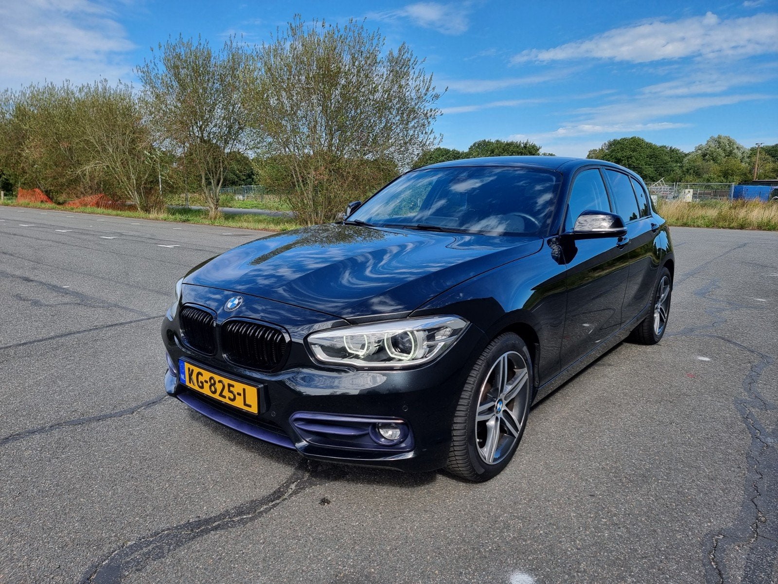 BMW 1-Serie 118i 136pk Aut 2016 Zwart 2e eig, Auto's, BMW, Zwart, 650 kg, Startonderbreker, Particulier