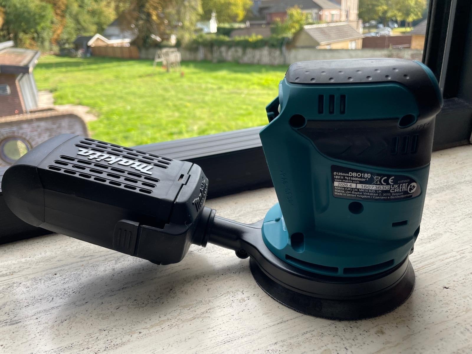 Makita DBO180 Accu Excentrische Schuurmachine - Zo goed als, Ophalen of Verzenden, Nieuw, 600 tot 1200 watt, Excentrische schuurmachine