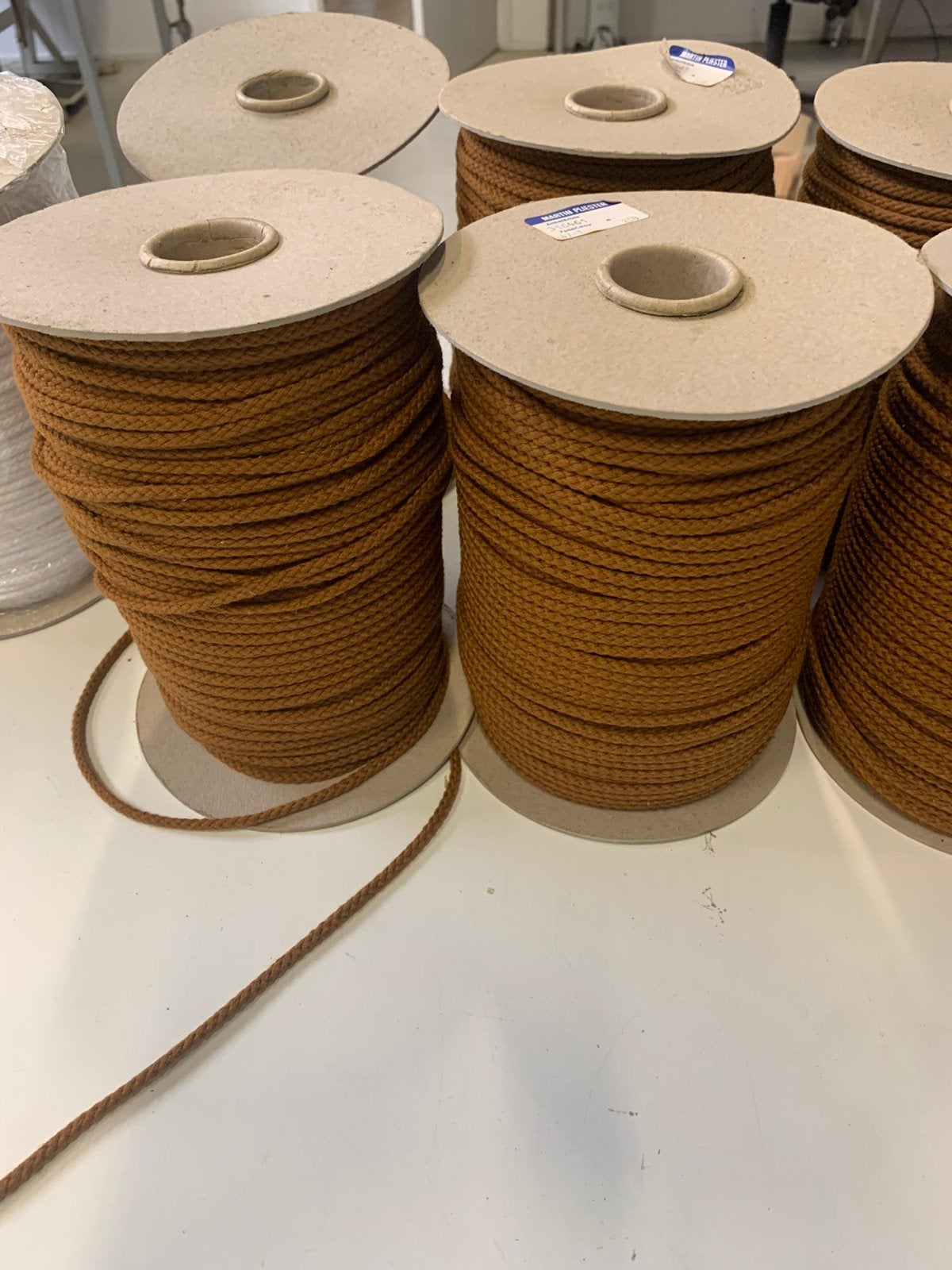 Katoenen gevlochten koord  ca 4,/5 mm bruin/wit, Ophalen of Verzenden, Nieuw, Lint, Band of Elastiek