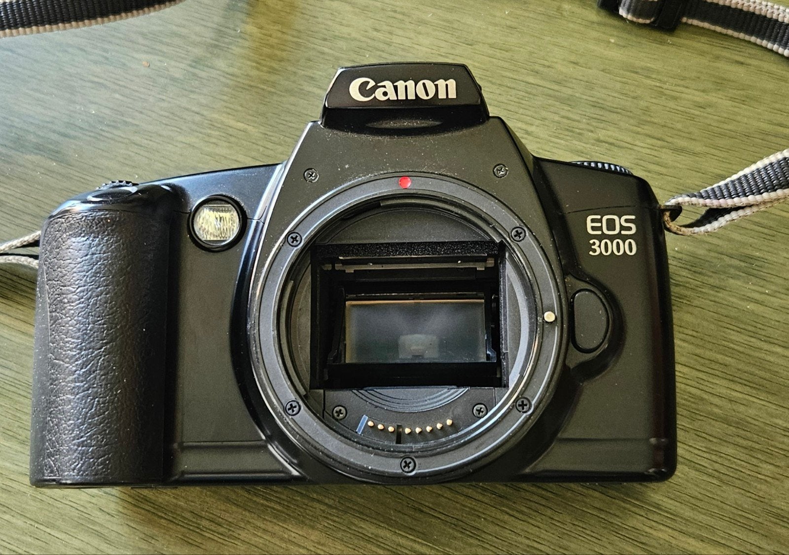Canon EOS 3000 analoge spiegelreflexcamera met 38-76mm lens, Audio, Tv en Foto, Fotocamera's Analoog, Ophalen of Verzenden, Gebruikt