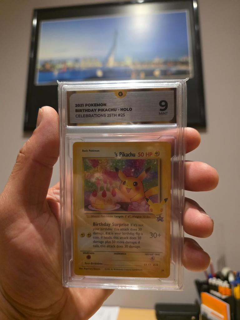 Pokemon Birthday Pikachu Holo Celebrations 25th #25 PSA 9, Ophalen of Verzenden, Zo goed als nieuw, Losse kaart, Foil