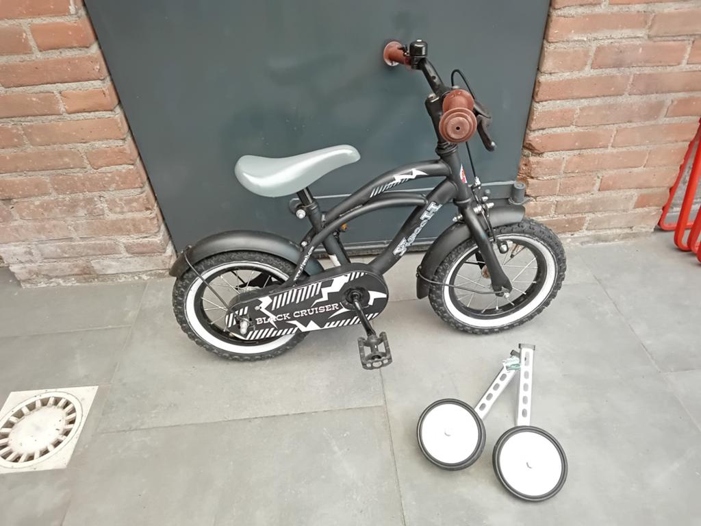 Jongensfiets 12 inch met nieuwe zijwieltjes er bij nette🚴, Fietsen en Brommers, Fietsen | Crossfietsen en BMX, Ophalen, Staal