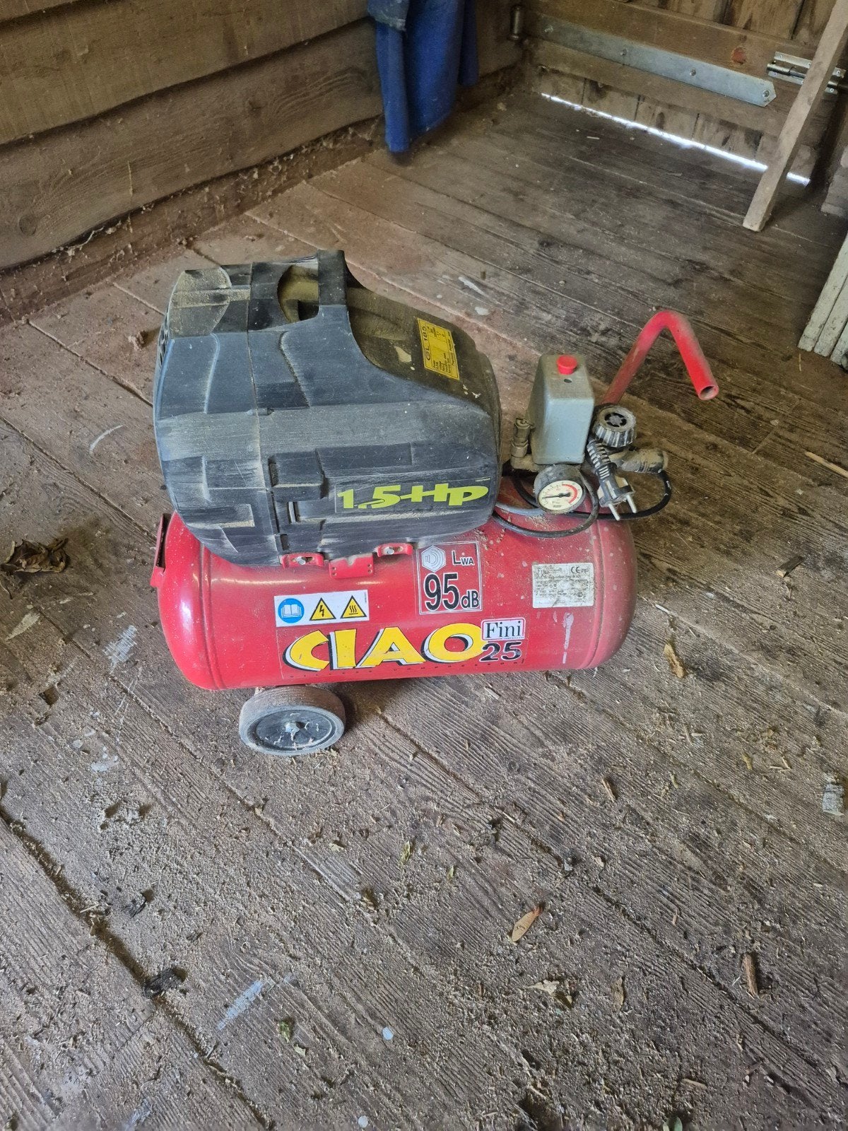 comressor 220v 1.5 pk, Doe-het-zelf en Verbouw, 25 tot 100 liter, Ophalen of Verzenden, Gebruikt, 6 tot 10 bar
