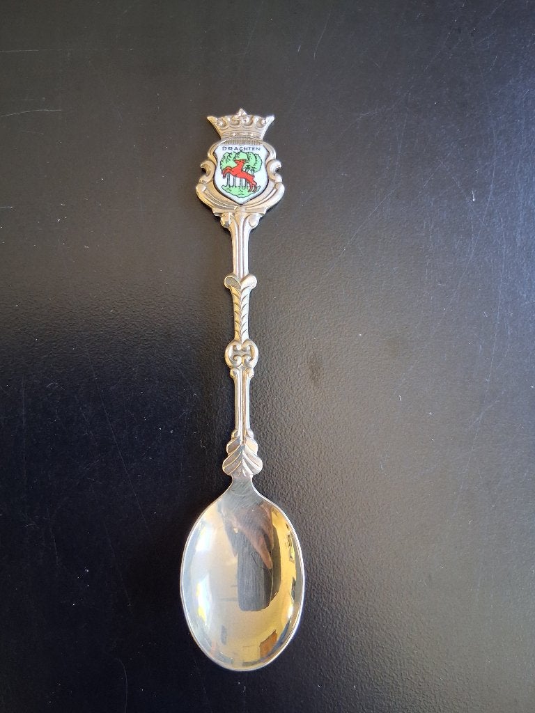 Drachten lepeltje met emaille schildje, Gebruikt, Verzilverd, Ophalen of Verzenden, Metaal