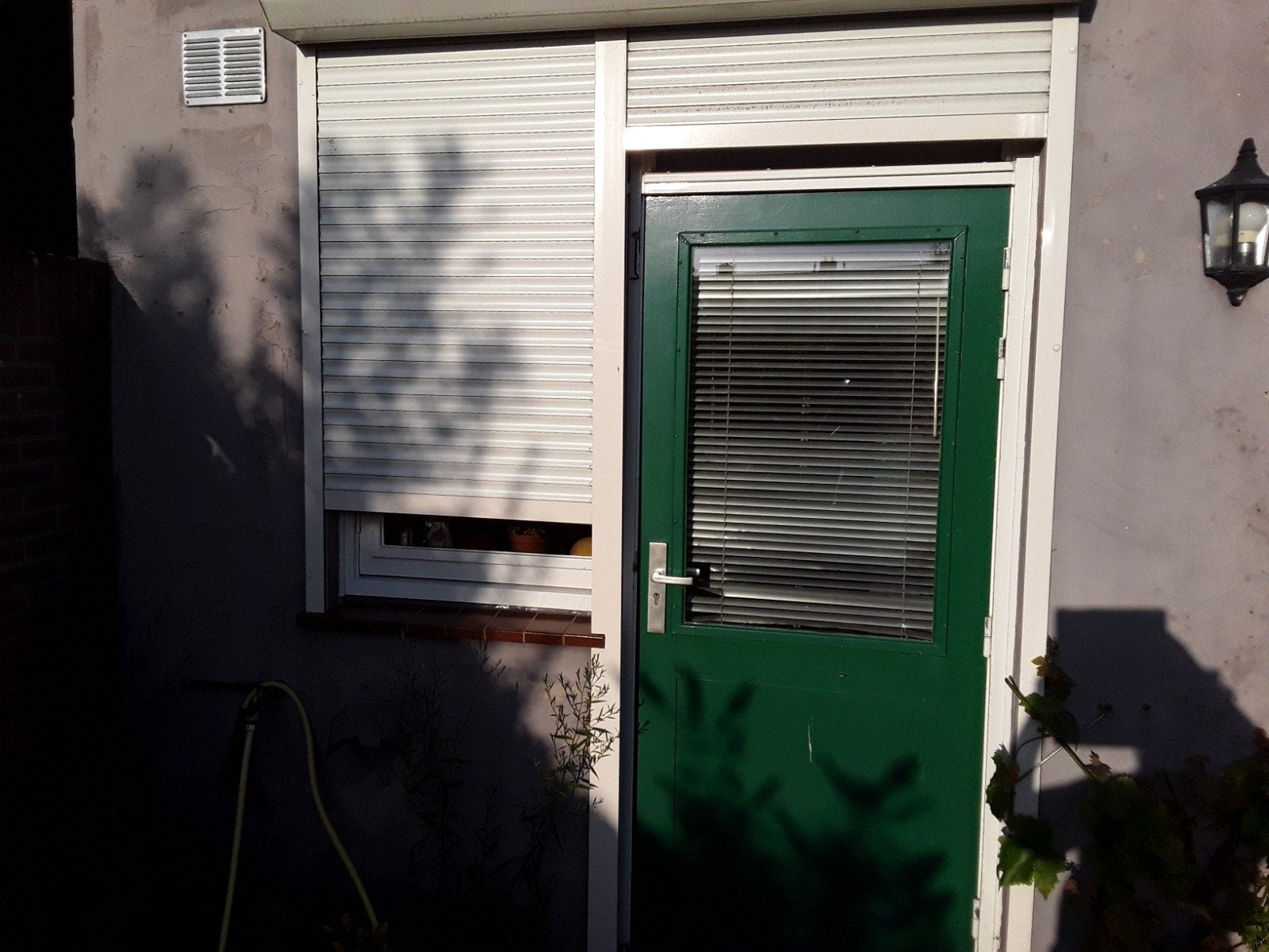Rolluiken voor deur en zijraam met 2 bedieningen, Ophalen, Gebruikt, 200 cm of meer, Wit