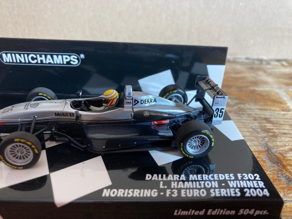 ✅ Lewis Hamilton 1:43 Winner Norisring F3 2004 Mercedes F302, Ophalen of Verzenden, Nieuw, Formule 1