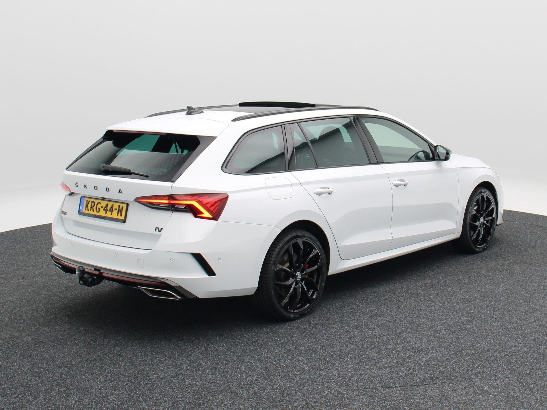 Skoda Octavia Combi 1.4 TSi 245 Pk RS iV PHEV Business | Ful, Gebruikt, Euro 6, 4 cilinders, Wit