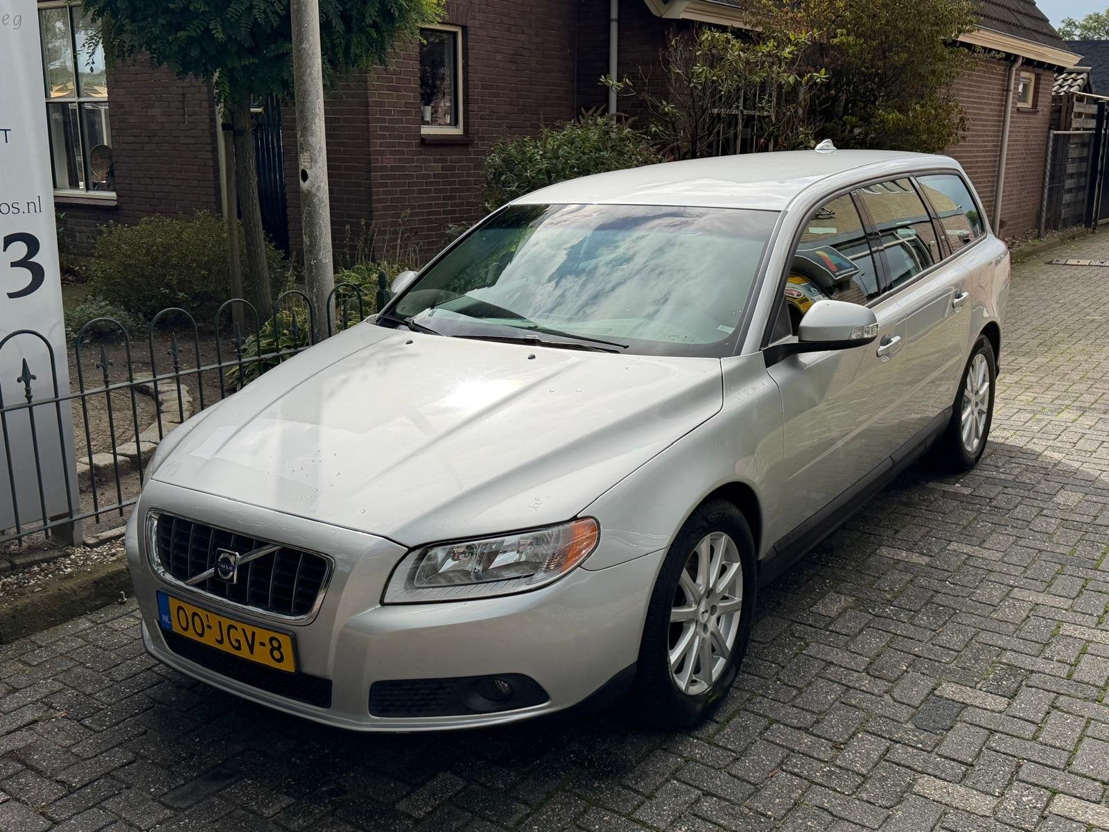 Volvo V70 2.4D Limited Edition (bj 2009, automaat), Auto's, Volvo, Dealer onderhouden, Zwart, Met garantie (alle), Leder en Stof