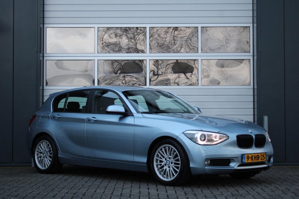 BMW 1-serie 116i EDE Business Sport Clima/Cruise/Bi-Xenon/Le, 1-Serie, Gebruikt, 4 cilinders, Blauw