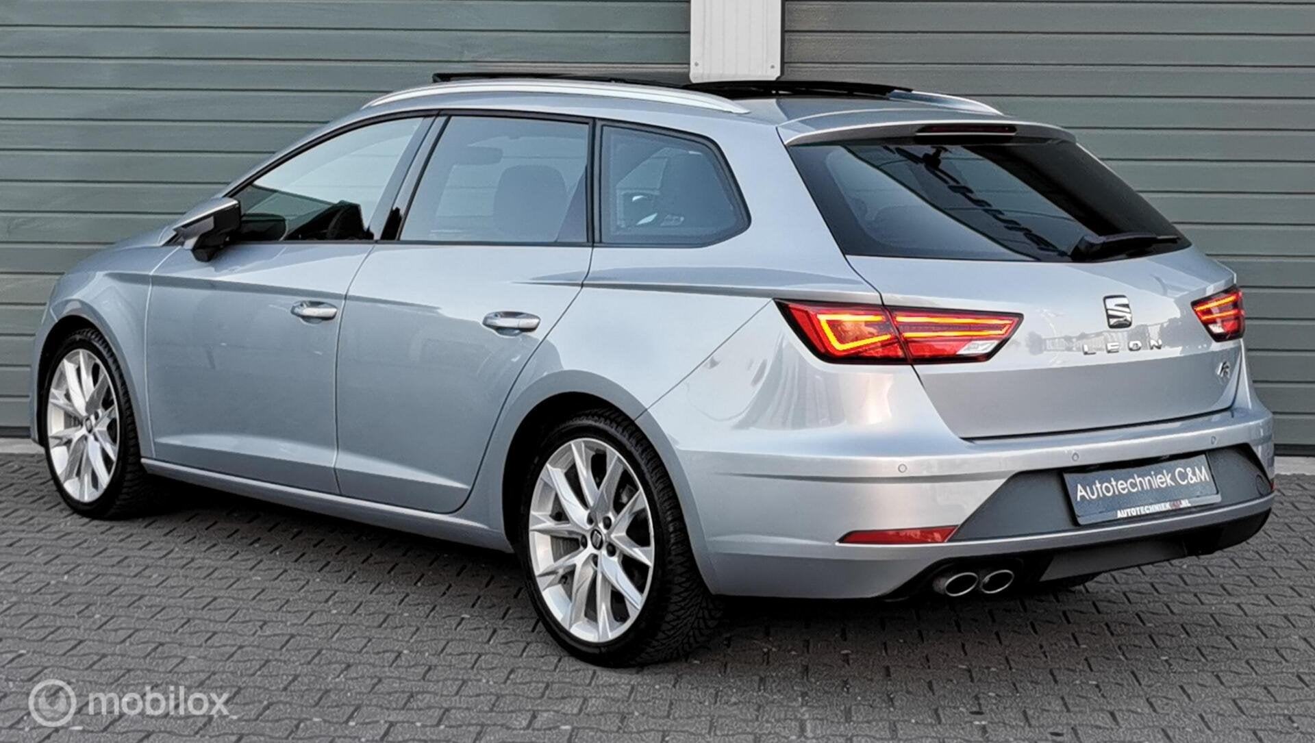 Seat Leon ST 1.5 TSI FR 150PK/DSG/ACC/CAMERA/VIRTUAL/PANO/DC, 1498 cc, Zwart, 4 cilinders, Leon