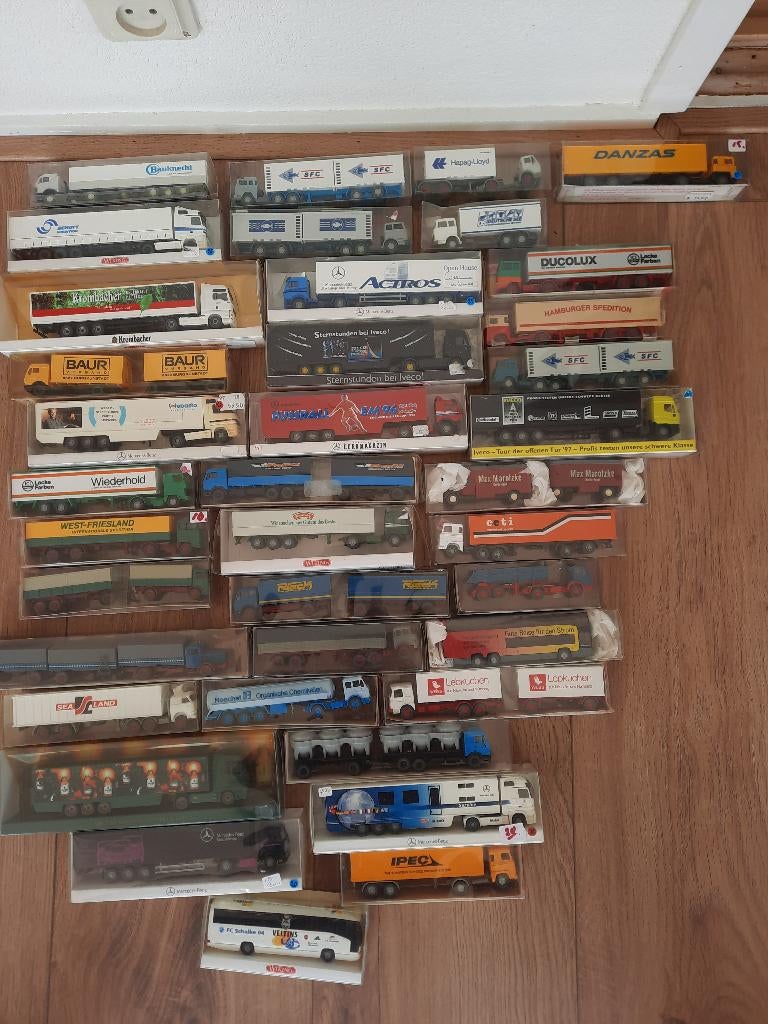 Wiking. Vrachtauto's in box. OPRUIMING. 10 euro per stuk, Hobby en Vrije tijd, Modelauto's | 1:87, Ophalen, Nieuw, Bus of Vrachtwagen