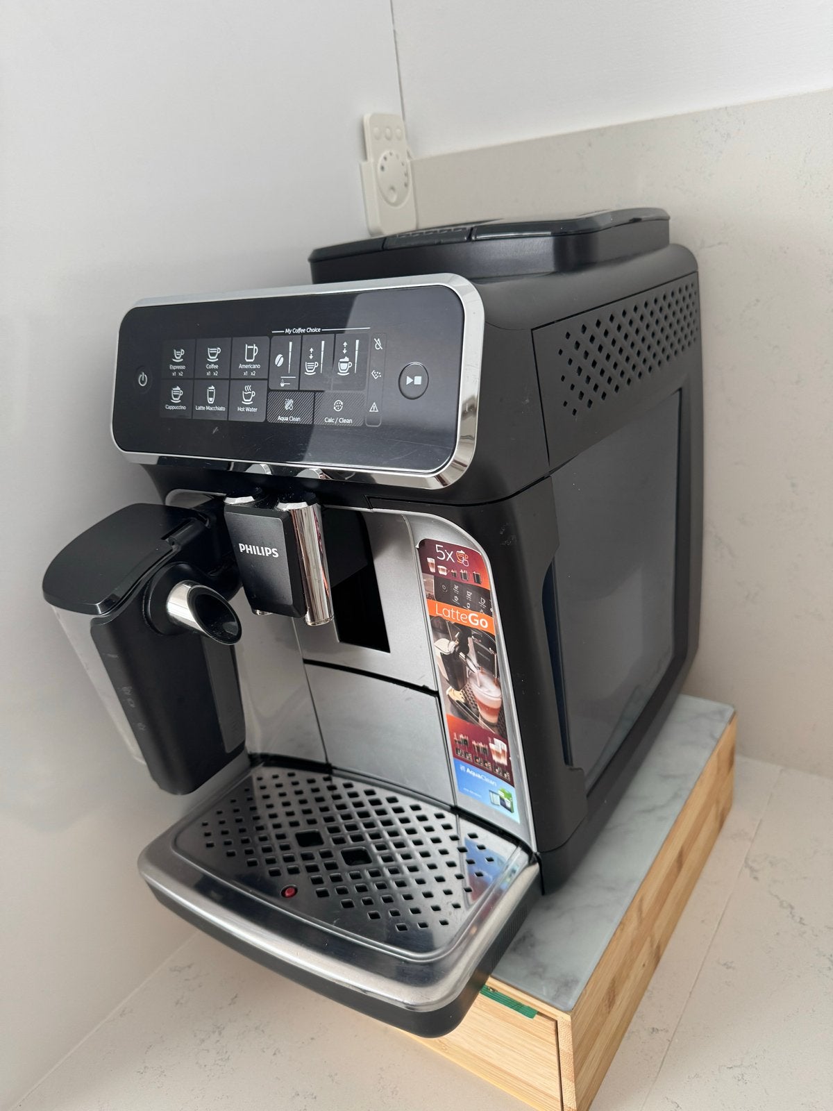 Philips LatteGo 2200 serie volautomatische espressomachine, Witgoed en Apparatuur, Afneembaar waterreservoir, Espresso apparaat