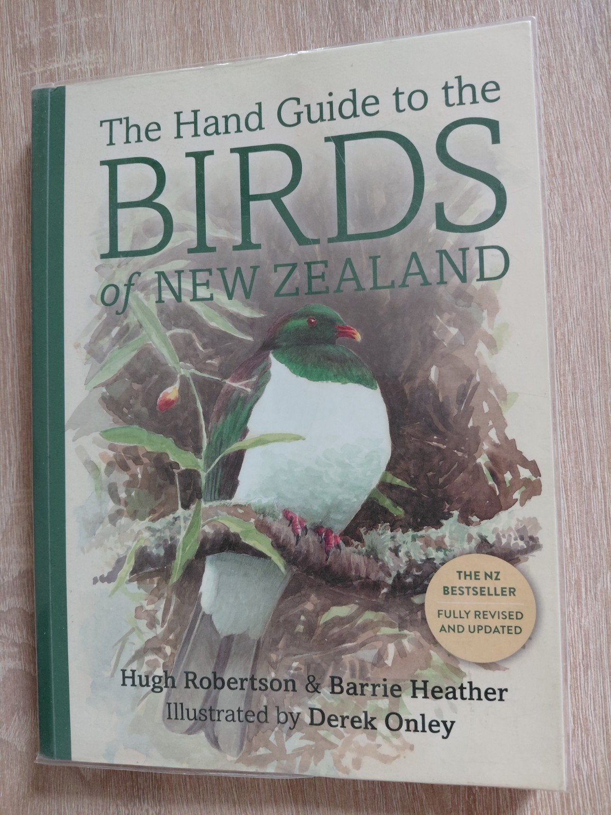 The Hand Guide to the Birds of New Zealand, Boeken, Ophalen of Verzenden, Zo goed als nieuw, Vogels, Hugh Robertson & Barrie Heather