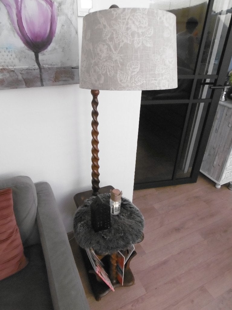 Unieke antieke bijzettafel met lamp (h = 95 cm, kap = 35 cm), Antiek en Kunst, Ophalen