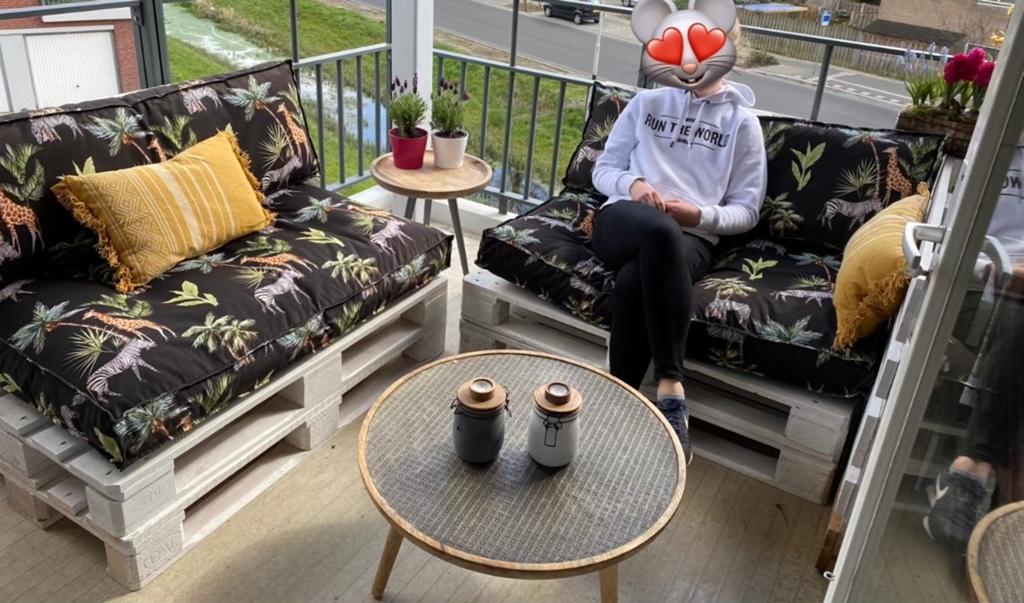 Palletbank Loungeset met luxe Safari kussens izgs, Ophalen, 4 zitplaatsen, Zo goed als nieuw, Loungeset