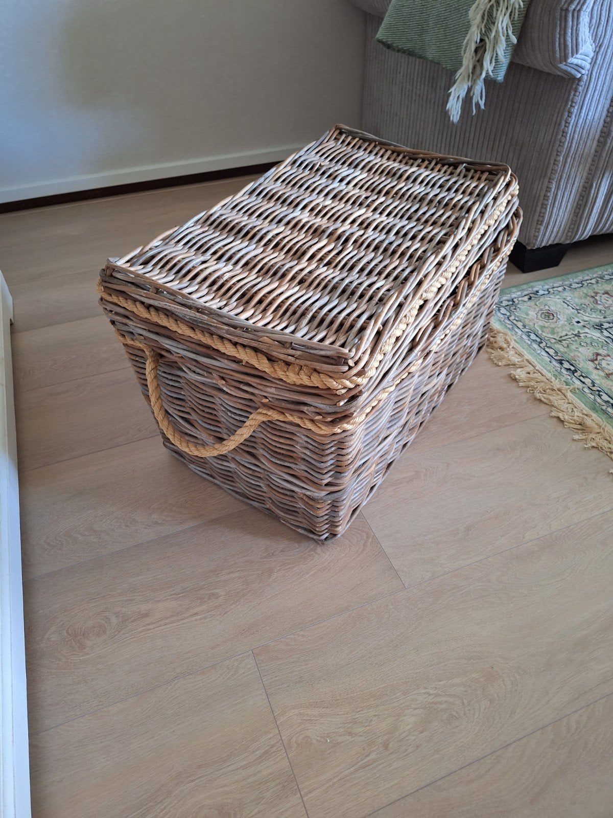 rieten opbergmand, Huis en Inrichting, Woonaccessoires | Schalen en Manden, Ophalen, Zo goed als nieuw, Rechthoekig, Riet