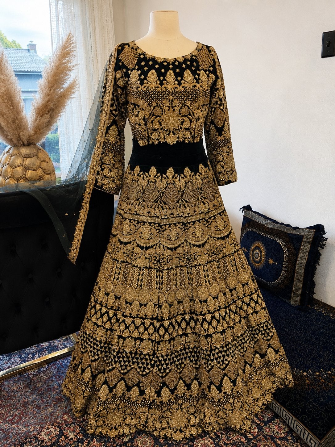 Prachtige donkergroene galajurk met gouden borduursels, Kleding | Dames, Gelegenheidskleding, Maat 38/40 (M), Galajurk, Ophalen of Verzenden