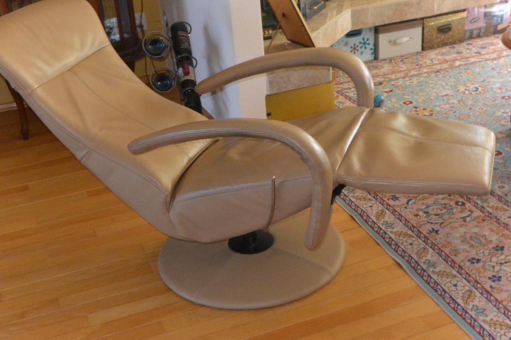 Relax Fauteuil Prominent. Echt Leer Kleur Beige, Huis en Inrichting, Fauteuils, Ophalen, Zo goed als nieuw, 50 tot 75 cm, Leer