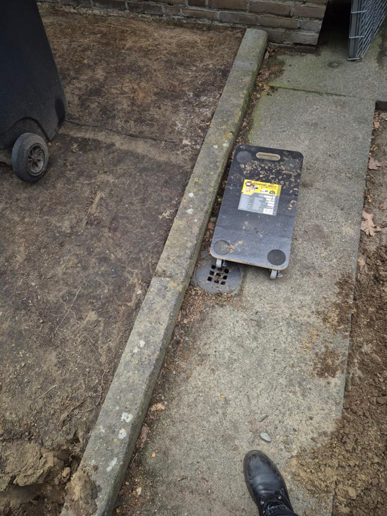 Betonnen opsluitband voor tuin of oprit, Ophalen, Gebruikt, 200 cm of meer, Minder dan 25 cm