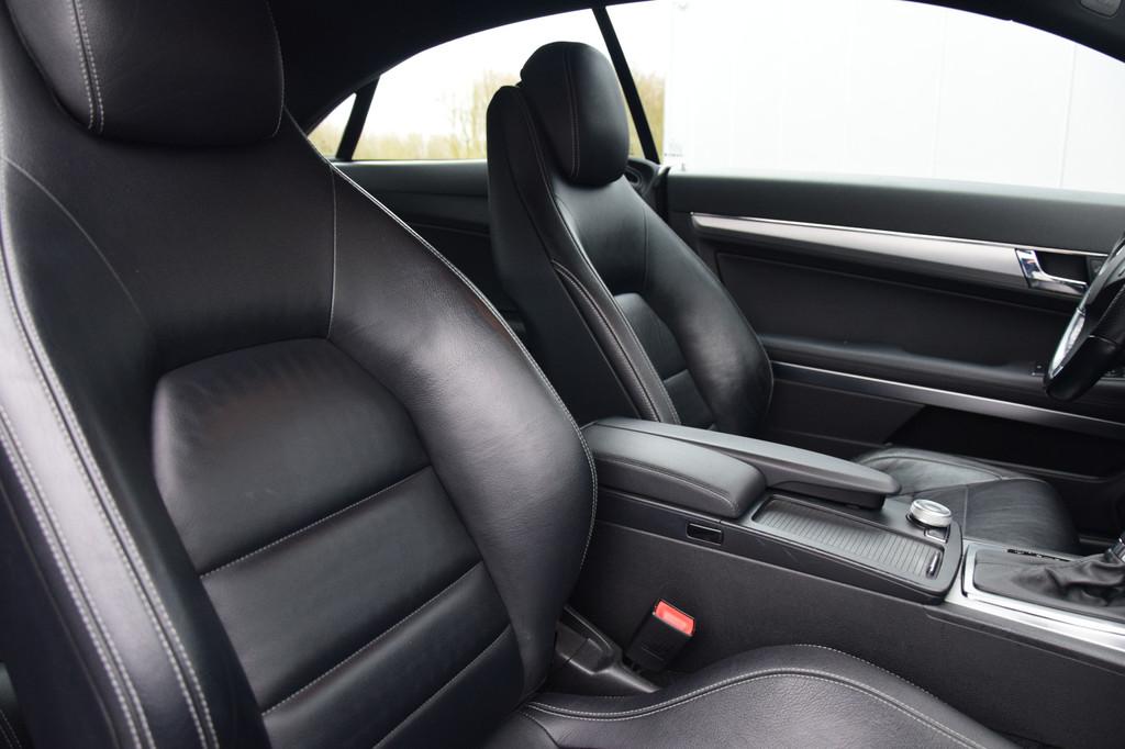 Mercedes-Benz E-Klasse Coupé 250 CGI Elegance Bi-Xenon Leer, Auto's, Mercedes-Benz, Euro 5, Zwart, 4 cilinders, 4 stoelen