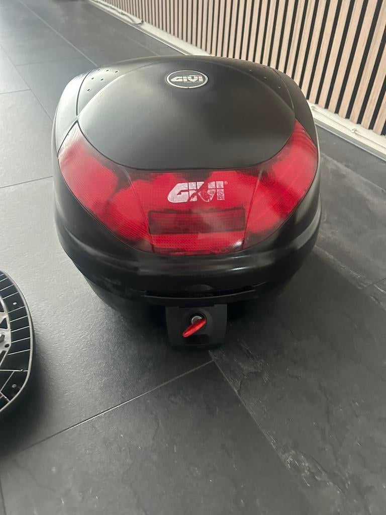 Mooi koffer van scooter lang 40 cm breed 40 cm diepte35 cm, Ophalen of Verzenden, Zo goed als nieuw