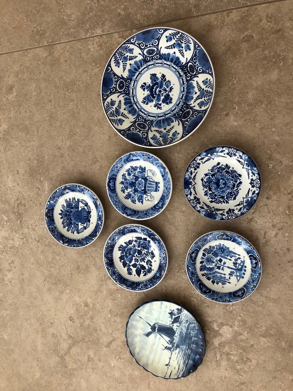 Set van diverse Delfts blauwe bordjes, Ophalen