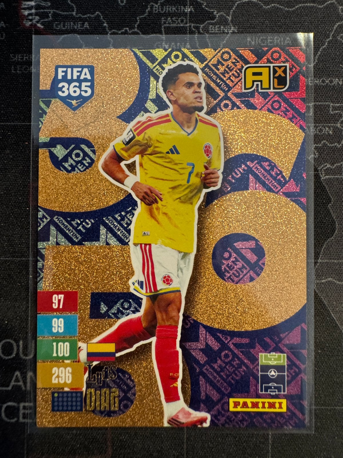 Panini FIFA 365 2027 Luis Díaz Momentum Rare, Ophalen of Verzenden, Nieuw, Buitenlandse clubs, Spelerskaart