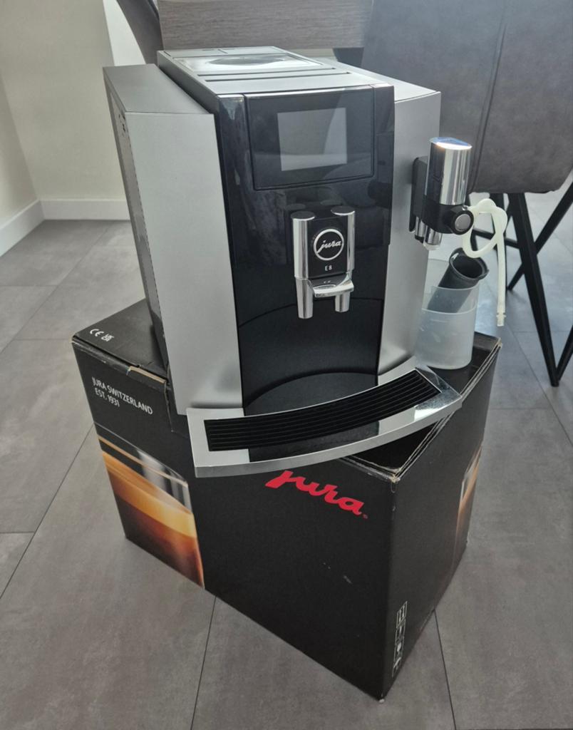Jura E8 Koffiemachine - Volautomatische Espressomachine, Gebruikt, 10 kopjes of meer, Koffiemachine, Afneembaar waterreservoir