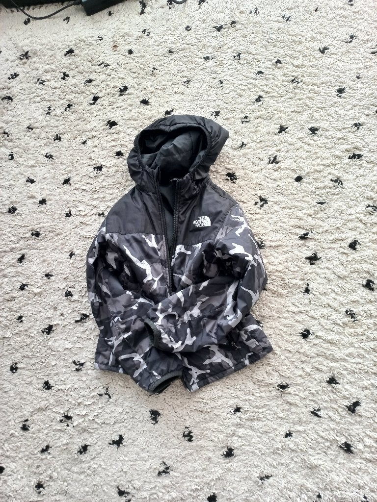 The North Face jongensjas camouflage – 5-8 jaar, Ophalen, Gebruikt, The North Face, Jongen of Meisje