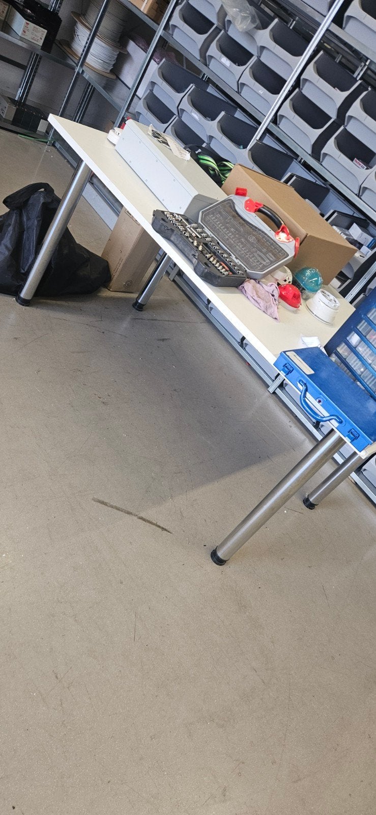 Gratis op te halen: IKEA tafel (exclusief spullen), Gebruikt, 100 tot 150 cm, Overige materialen, Ophalen of Verzenden