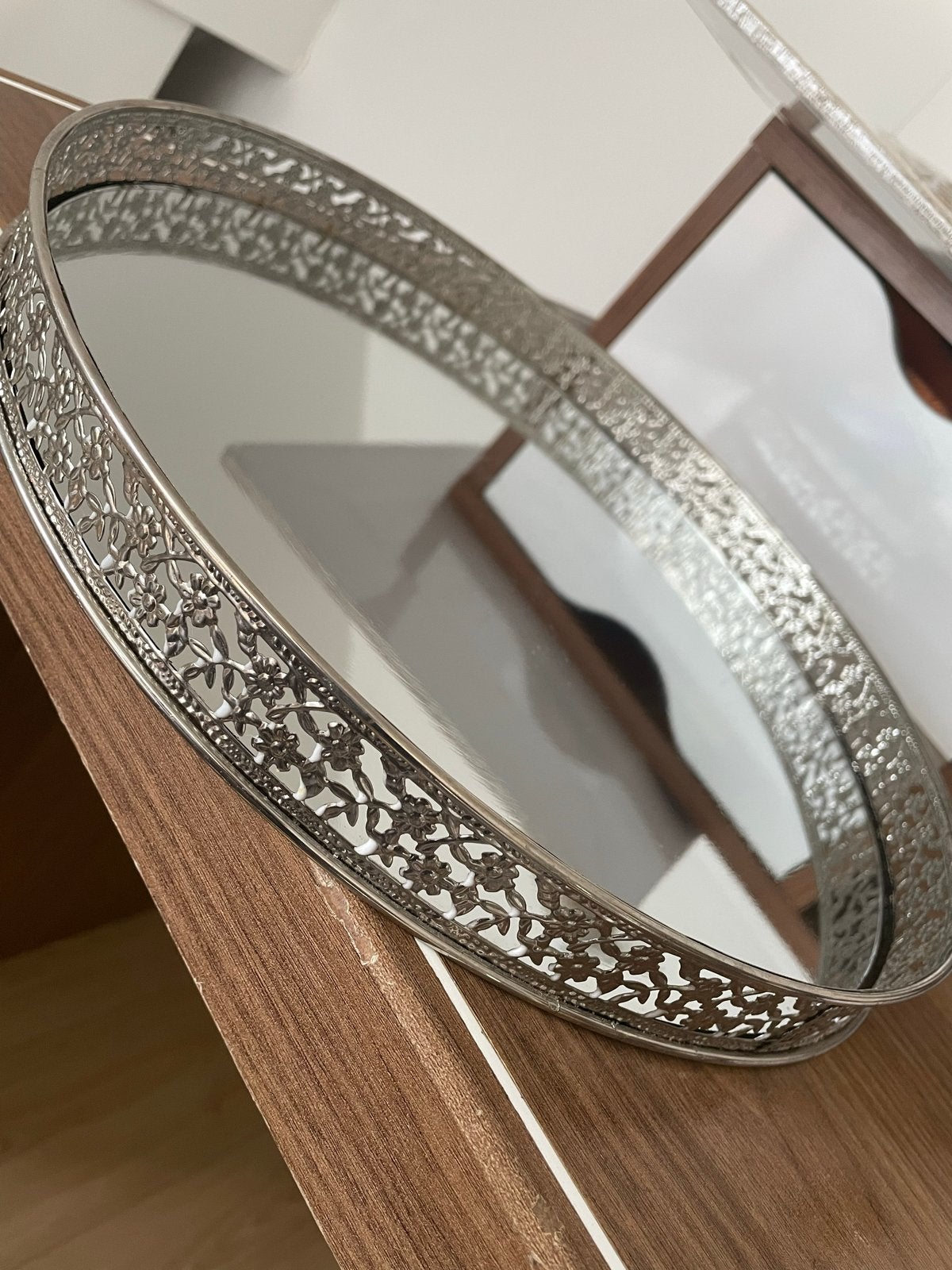 Decoratief rond dienblad met spiegel en opengewerkt metaal, Decoratieve rand, Rond, Ophalen of Verzenden, Zo goed als nieuw