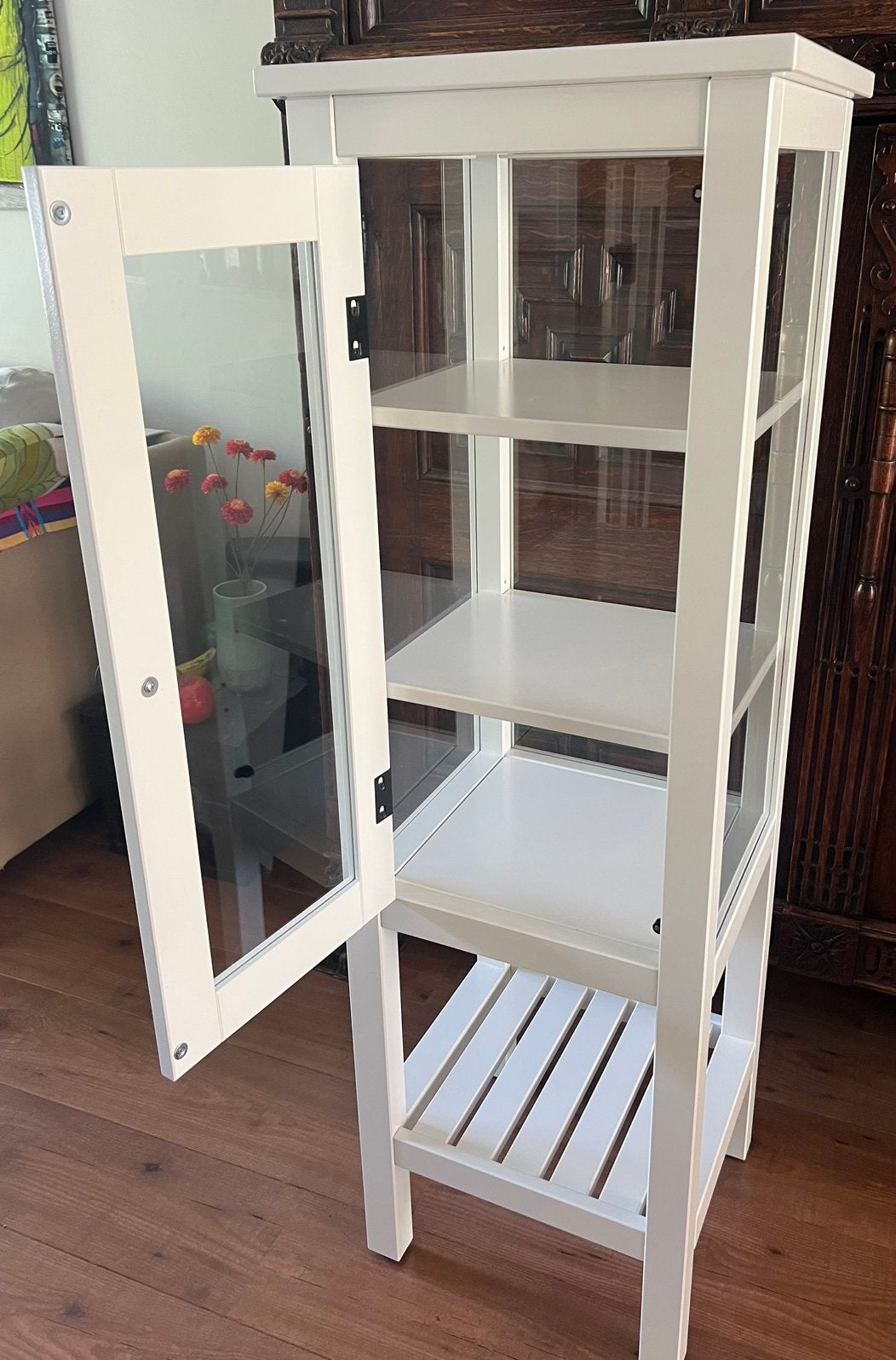 Ikea HEMNES glazen hoge kast, vitrinekast HBD 131x42x38 cm, Ophalen, 50 tot 100 cm, Zo goed als nieuw, 150 tot 200 cm