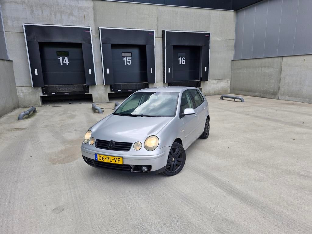 Volkswagen Polo 1.4 55KW 2004 Grijs, Auto's, Volkswagen, Voorwielaandrijving, 15 km/l, 4 cilinders, Origineel Nederlands