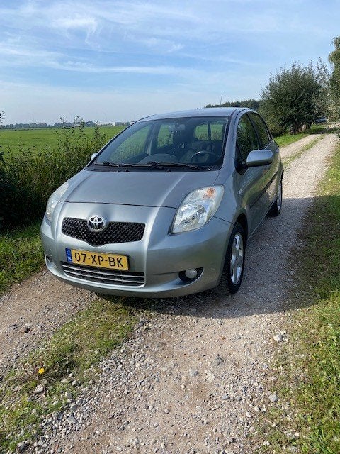 Toyota Yaris AUTOMAAT met gebruikers sporen, Stof, 40 €/maand, 750 kg, 4 cilinders