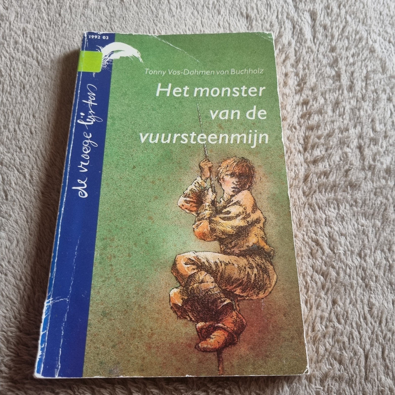 Het monster van de vuursteenmijn - Tonny Vos-Dahmen, Ophalen of Verzenden, Gelezen, Fictie algemeen