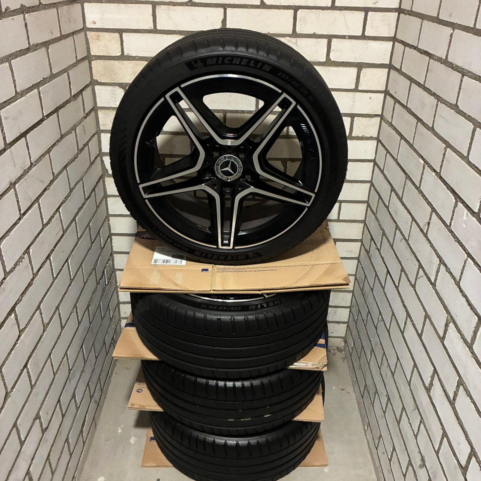 AMG Velgen met Michelin Pilot Sport 5 Zomerbanden 235/40 R18, Auto-onderdelen, Ophalen, 18 inch, Gebruikt, Banden en Velgen