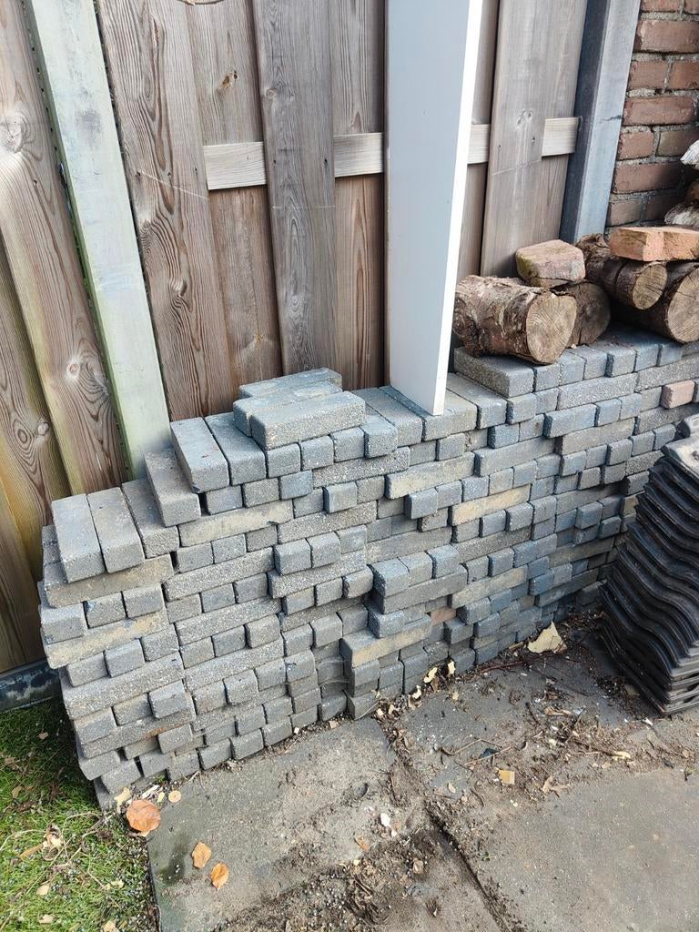GRATIS! Mooie partij gebruikte stenen en tegels, Tuin en Terras, Tegels en Klinkers, Gebruikt, Overige typen, Beton, 10 m² of meer