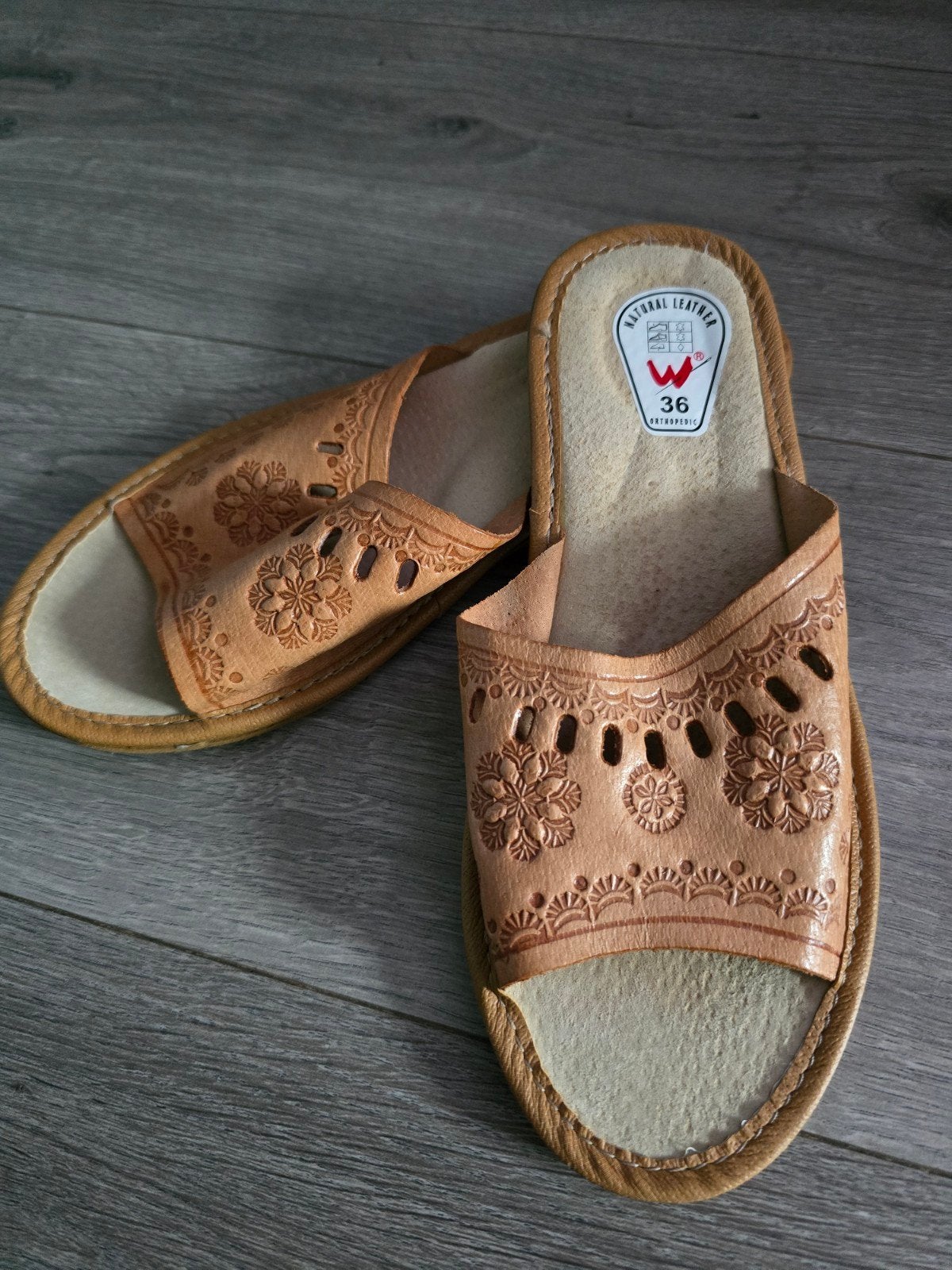 Bruin orthopedic slippers, echt leer, maat 36, Nieuw (Y7), Kleding | Dames, Ophalen of Verzenden, Nieuw, Bruin