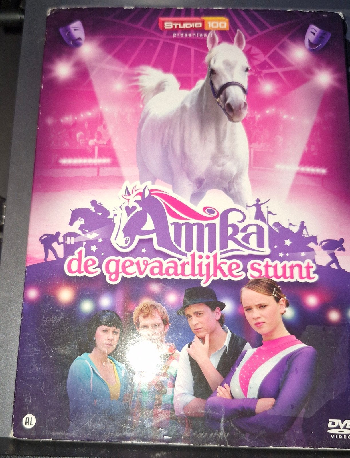 Amika: De Gevaarlijke Stunt DVD - Perfect werkend, Gebruikt, Verzenden, Alle leeftijden, Nederlands