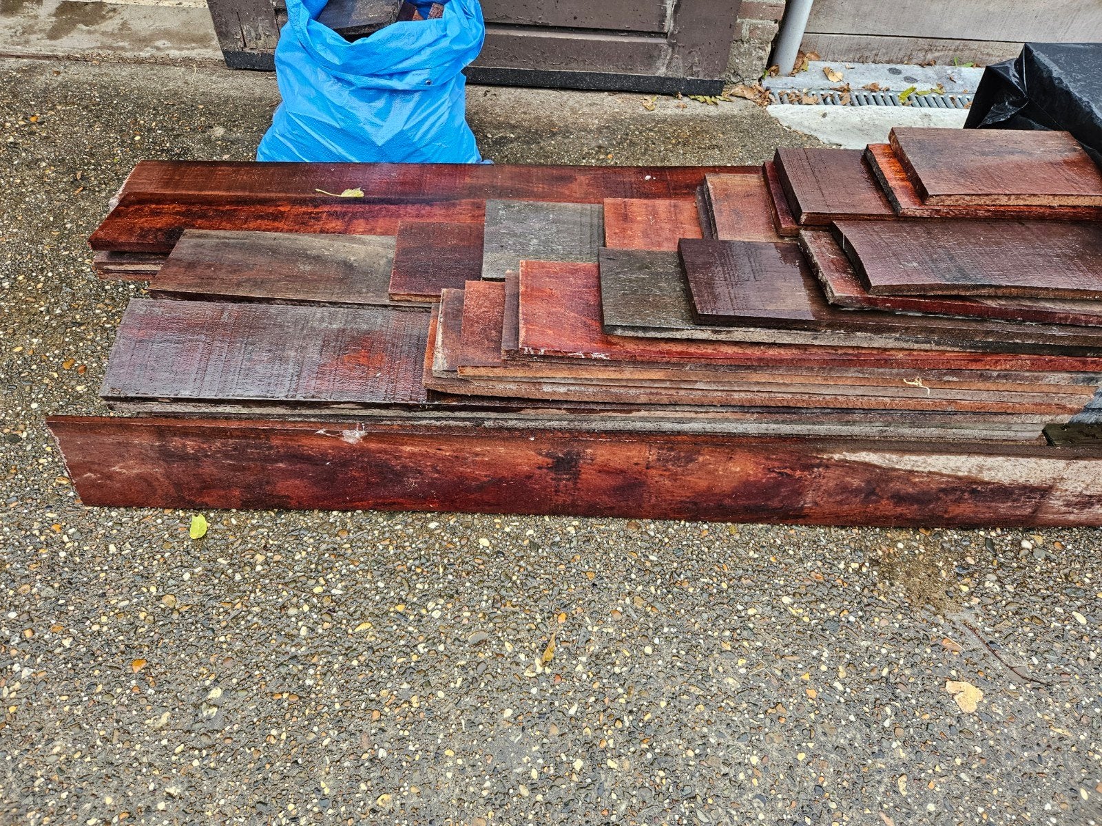 Restant azobe hardhouten planken 30-215cm zie omschrijving, Ophalen, Zo goed als nieuw, Hout