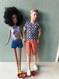 babrbie poppen +skateboard, Verzamelen, Poppen, Ophalen of Verzenden, Zo goed als nieuw, Pop