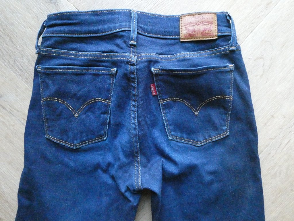 Levi 710 Super Skinny spijkerbroek maat 27-30, Blauw, Ophalen of Verzenden, Zo goed als nieuw, W27 (confectie 34) of kleiner