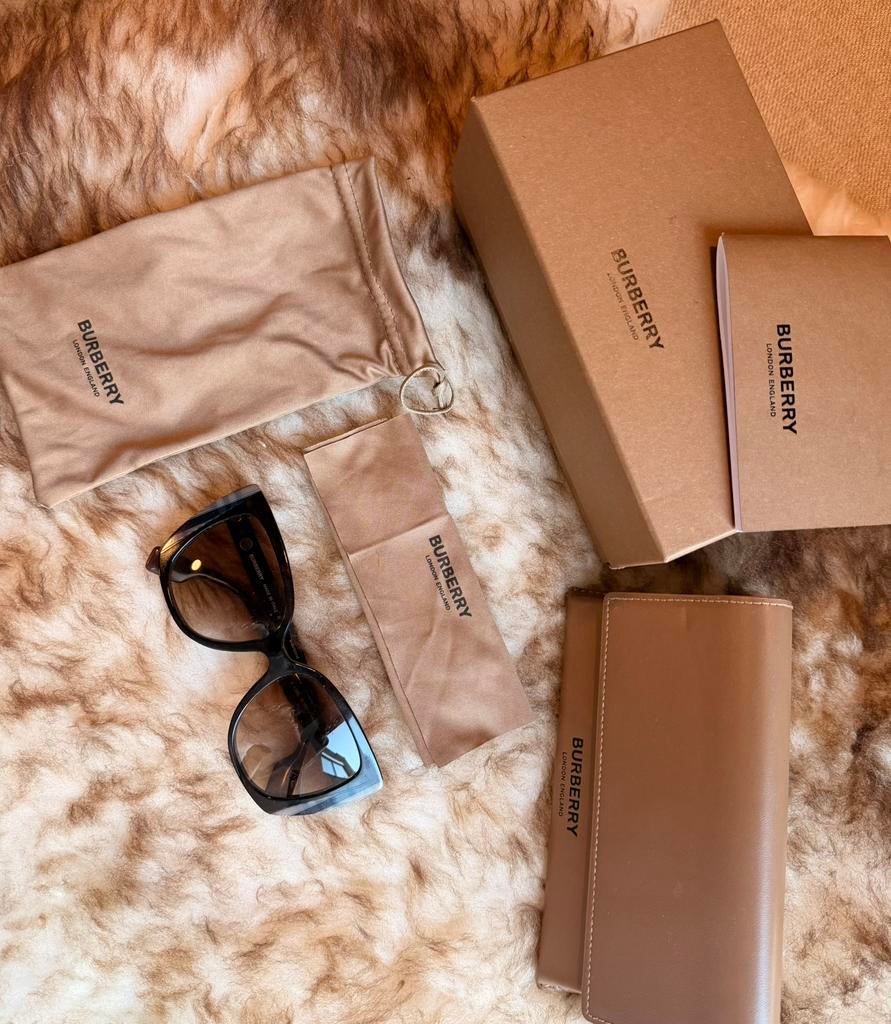 Burberry zonnebril bruin, Ophalen of Verzenden, Zo goed als nieuw, Bruin, Overige merken